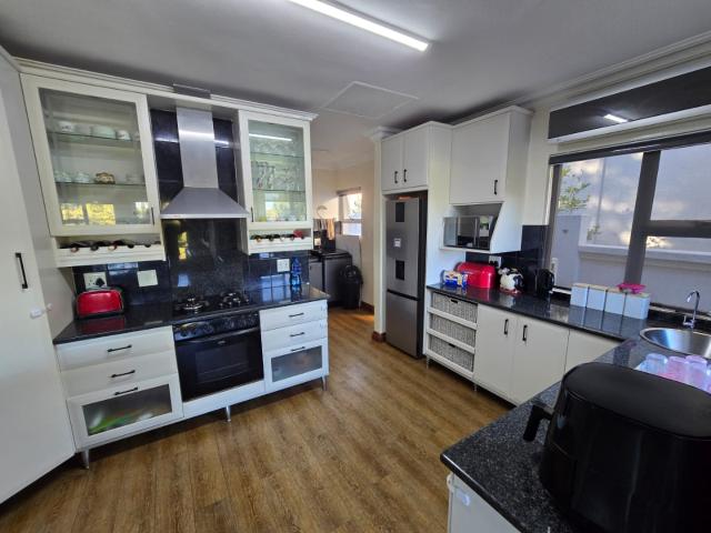 4 Bedroom House For Sale in Caribbean Beach