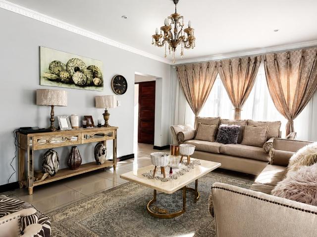 4 Bedroom House For Sale in Cashan