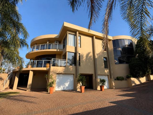 4 Bedroom House For Sale in Cashan