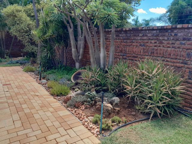 4 Bedroom House For Sale in Chroompark