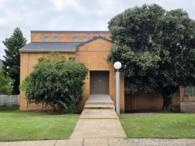 4 Bedroom House For Sale in Cintsa East