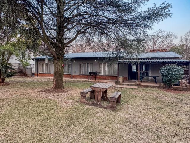 4 Bedroom House For Sale in Clubview