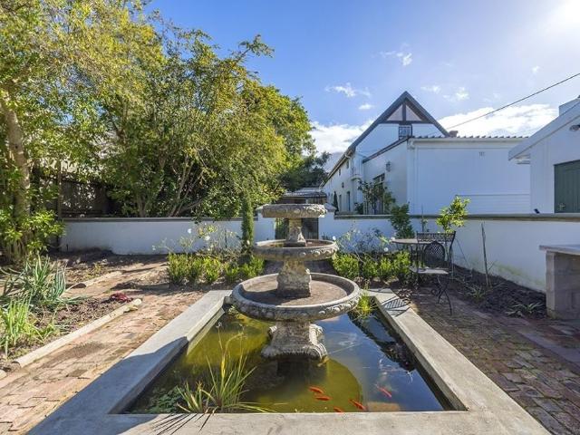 4 Bedroom House For Sale in Claremont