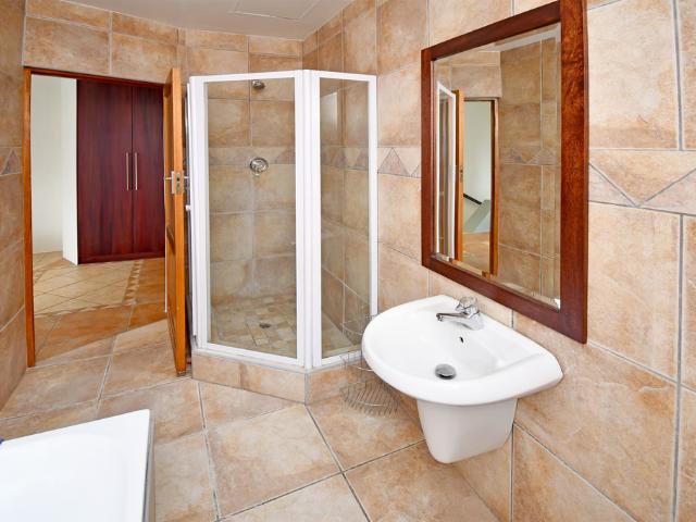 4 Bedroom House For Sale in Craighall Park