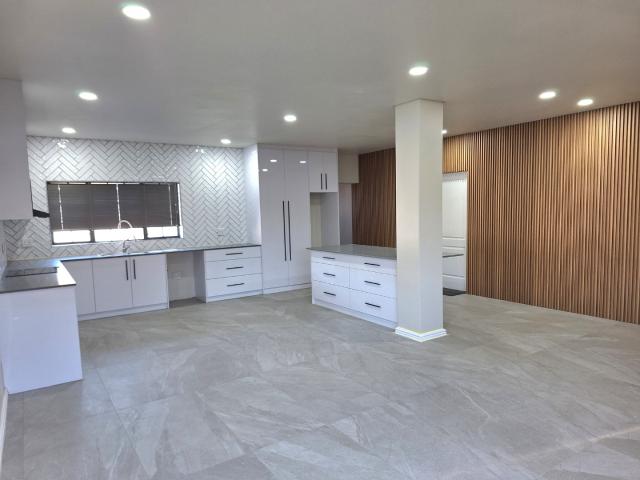 4 Bedroom House For Sale in Crawford