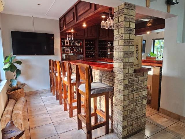 4 Bedroom House For Sale in Amanzimtoti