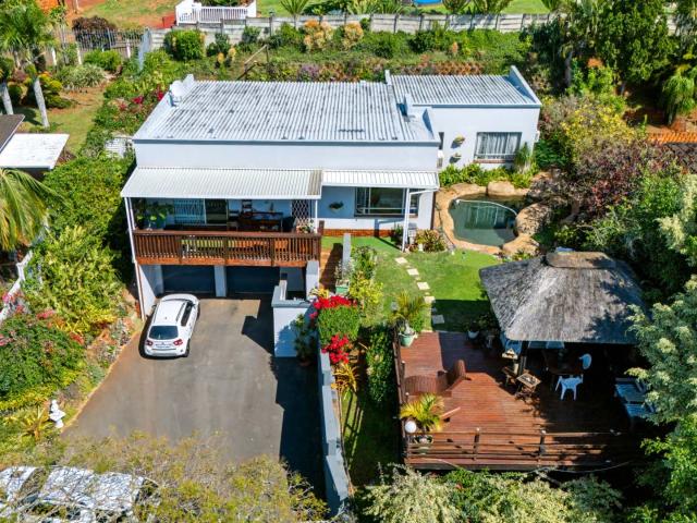 4 Bedroom House For Sale in Amanzimtoti