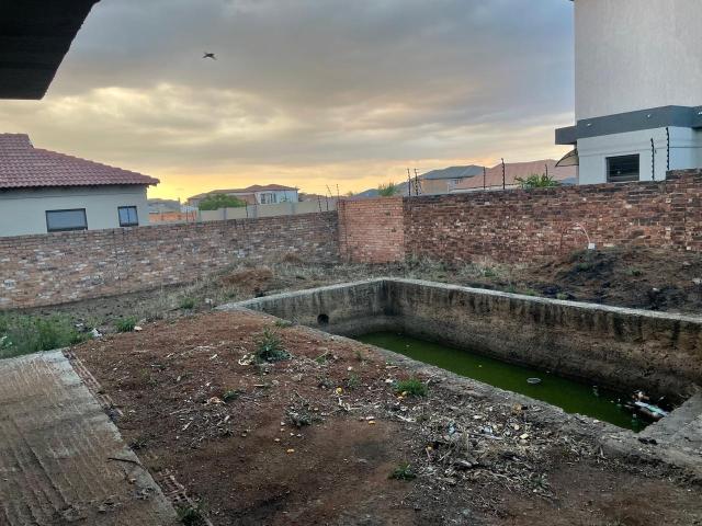 4 Bedroom House For Sale in Aerorand