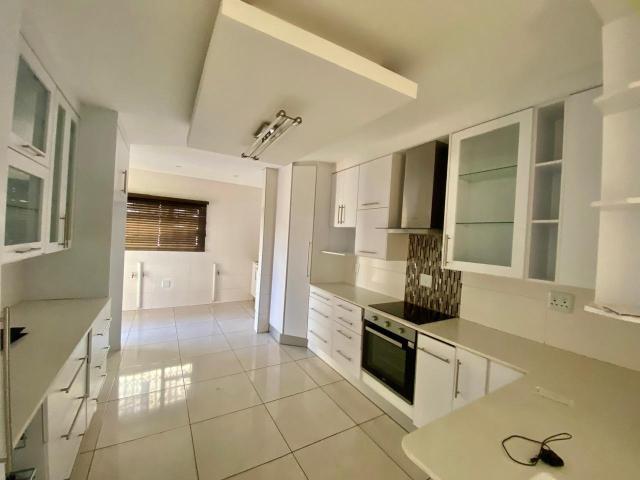 4 Bedroom House For Sale in Aerorand