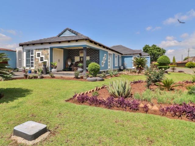 4 Bedroom House For Sale in Alveda