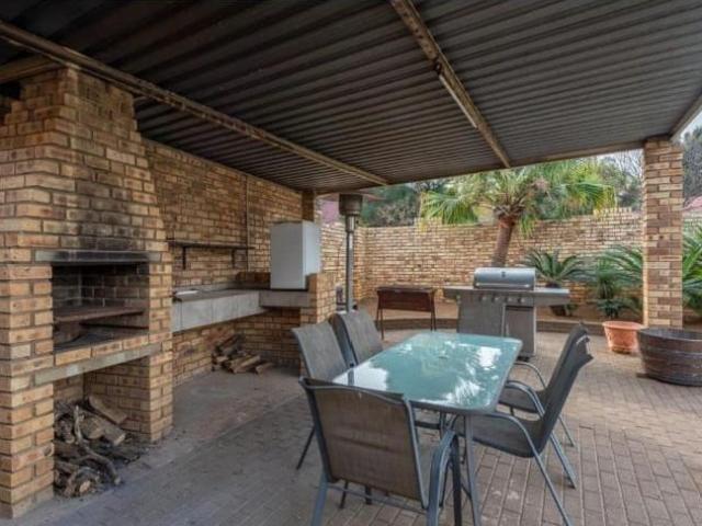 4 Bedroom House For Sale in Albemarle Ext 2