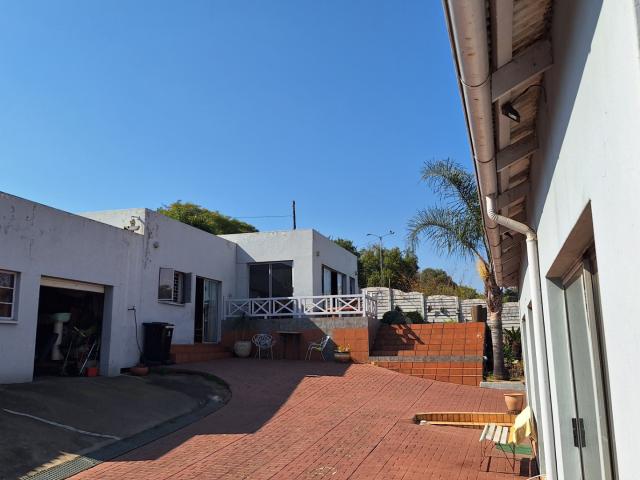 4 Bedroom House For Sale in Alberton North