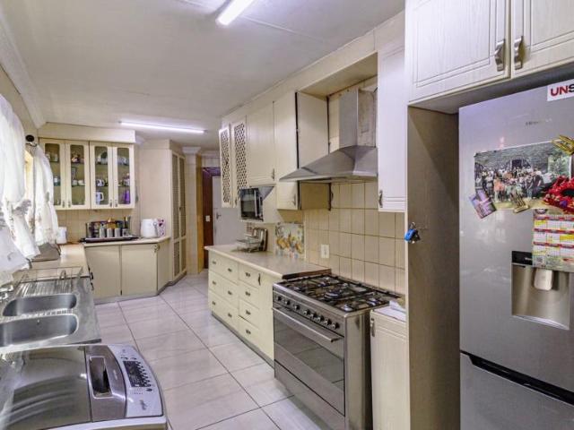 4 Bedroom House For Sale in Albertsdal