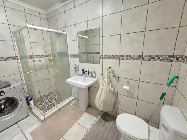 4 Bedroom House For Sale in Alberante