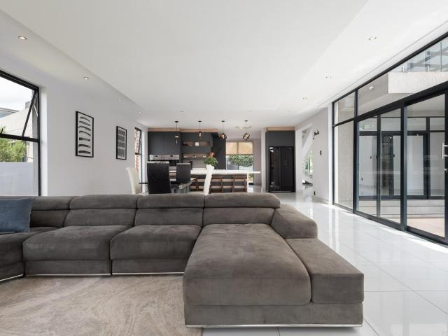 4 Bedroom House For Sale in Alewynspoort