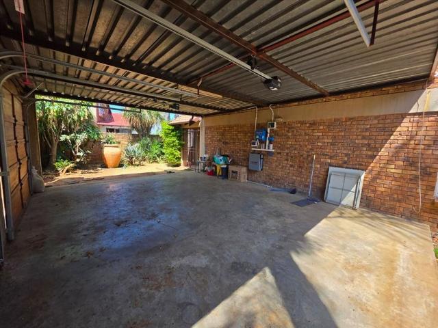 4 Bedroom House For Sale in Allen Grove