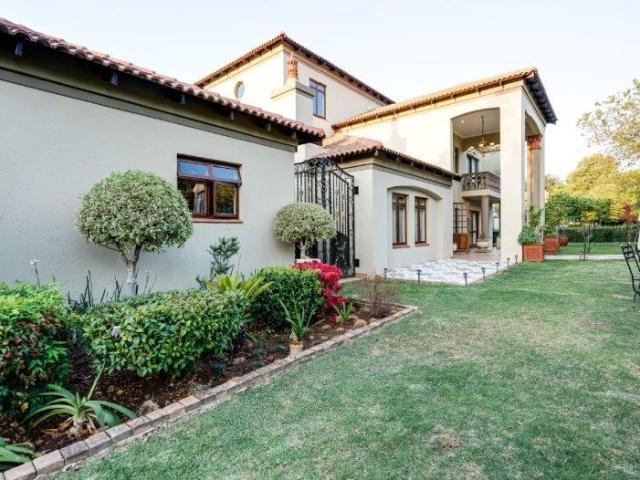 4 Bedroom House For Sale in Boardwalk Manor