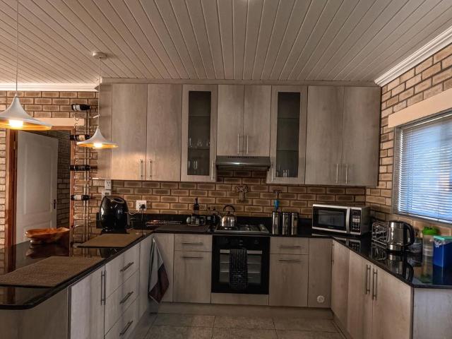 4 Bedroom house for sale in Boesmansriviermond