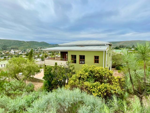 4 Bedroom House For Sale in Barrydale