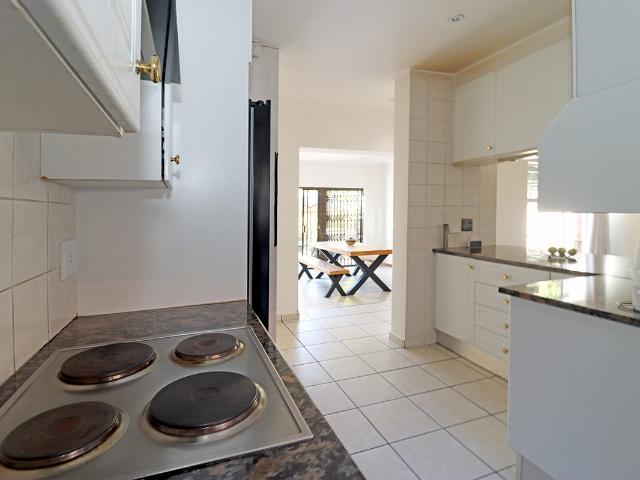 4 Bedroom House For Sale in Bartlett