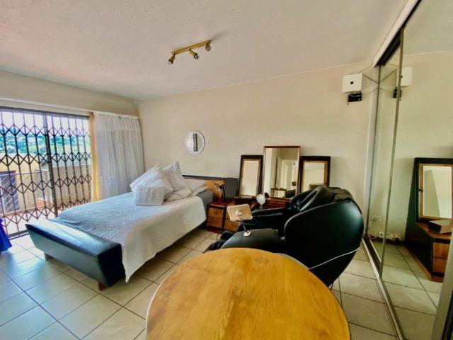 4 Bedroom House For Sale in Bassonia