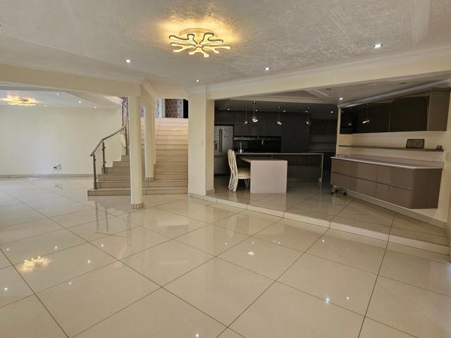 4 Bedroom House For Sale in Bassonia