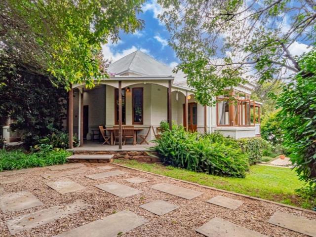 4 Bedroom House For Sale in Bezuidenhout Valley