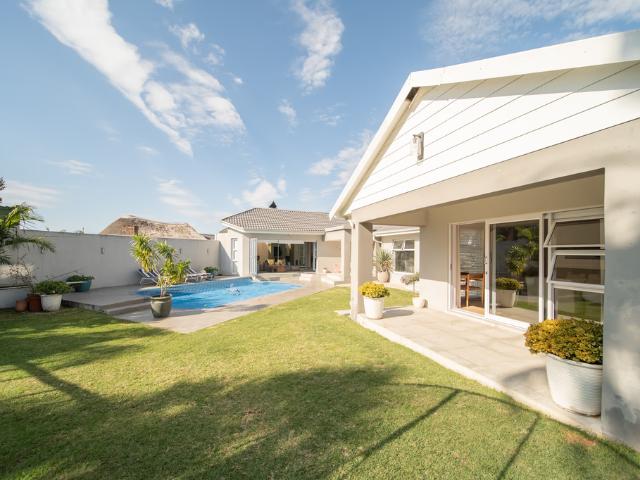 4 Bedroom House For Sale in Beacon Bay
