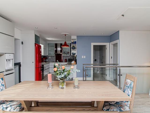 4 Bedroom House For Sale in Bloubergstrand