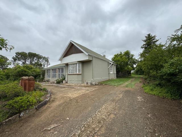 4 Bedroom House For Sale in Bedford