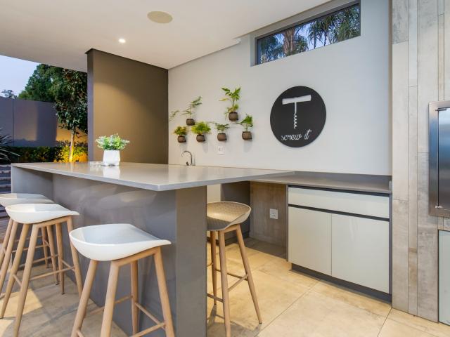 4 Bedroom House For Sale in Bedfordview