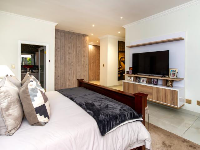 4 Bedroom House For Sale in Bedfordview