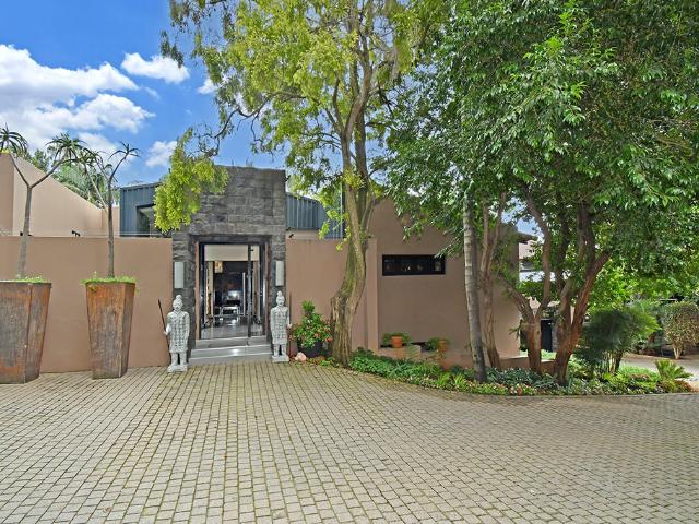 4 Bedroom House For Sale in Bedfordview