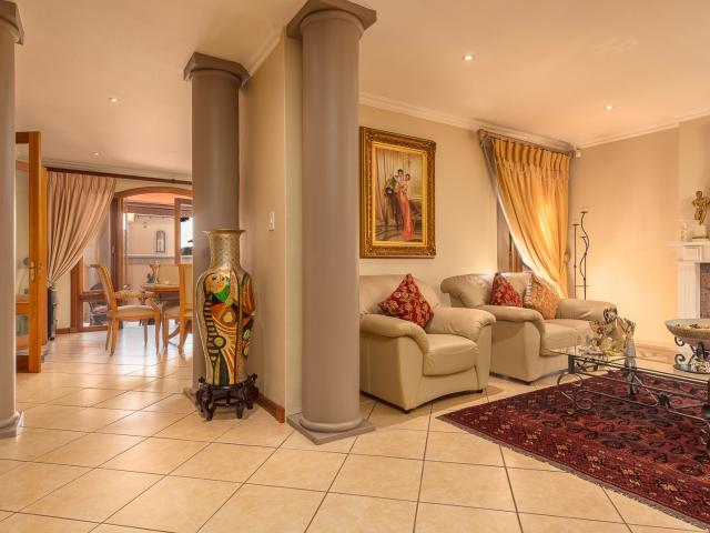 4 Bedroom House For Sale in Bedfordview