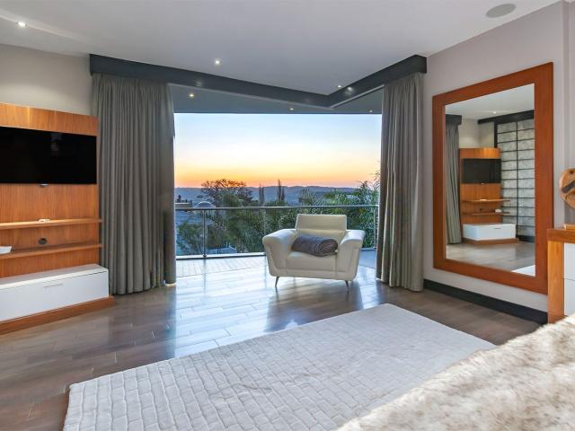 4 Bedroom House For Sale in Bedfordview