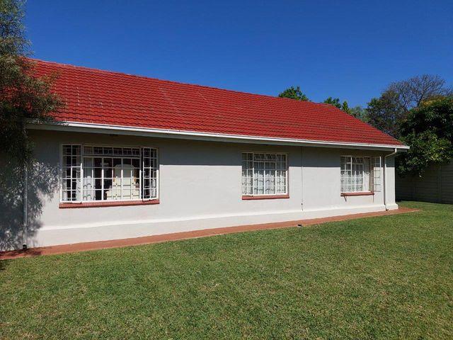 4 Bedroom House For Sale in Bela