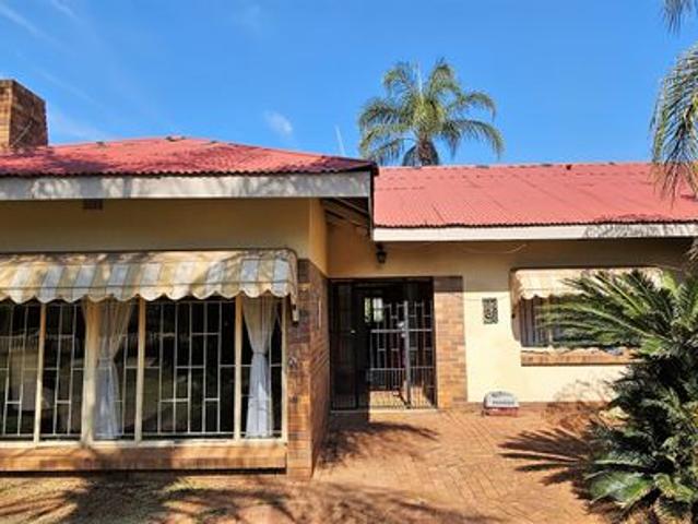 4 Bedroom House For Sale in Bela