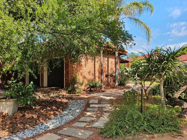 4 Bedroom House For Sale in Bela