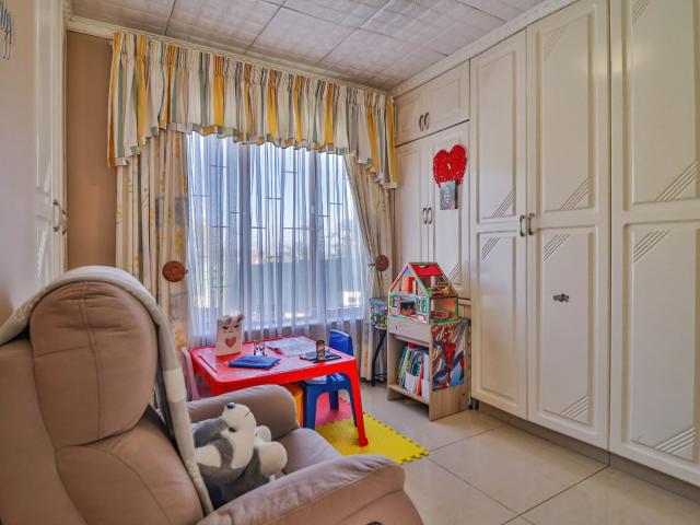4 Bedroom House For Sale in Bellevue
