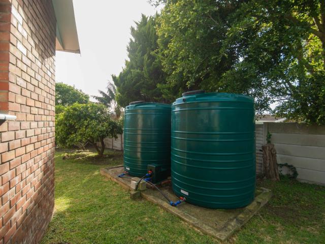 4 Bedroom House For Sale in Ben Kamma