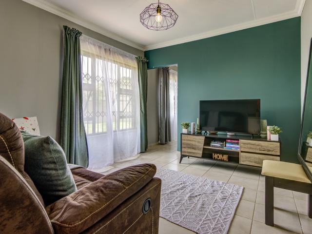 4 Bedroom House For Sale in Benoni North