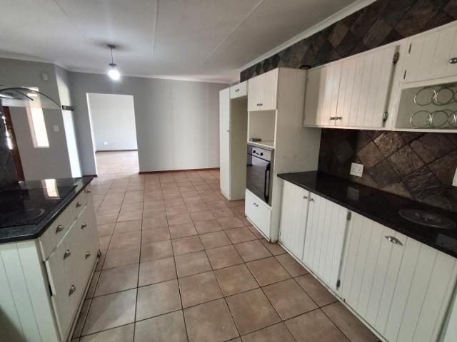 4 Bedroom House For Sale in Bergsig