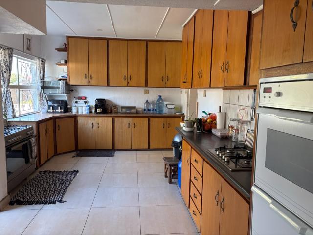 4 Bedroom House For Sale in Bergsig