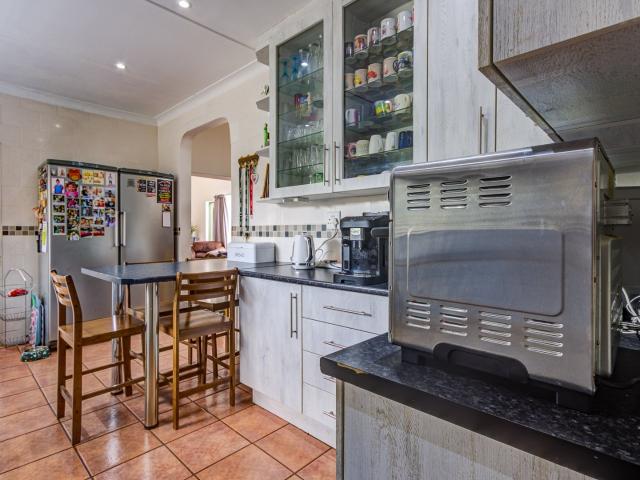 4 Bedroom House For Sale in Birchleigh