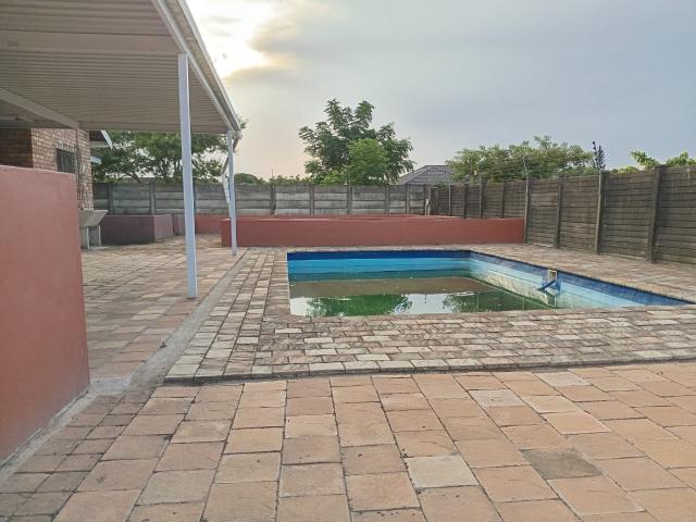 4 Bedroom House For Sale in Birdswood