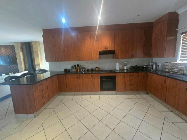 4 Bedroom House For Sale in Birdwood Estate