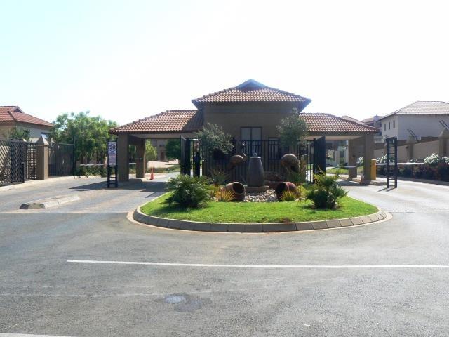 4 Bedroom House For Sale in Birdwood Estate
