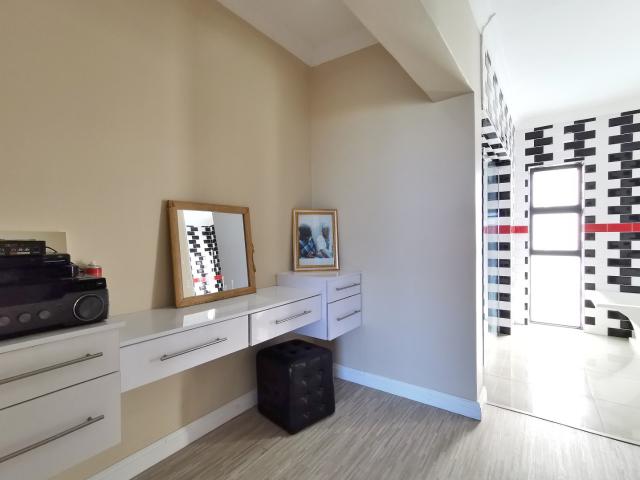 4 Bedroom House For Sale in Blue Horizon Bay