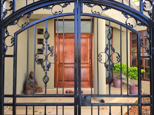 4 Bedroom House For Sale in Blairgowrie