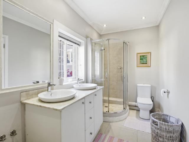 4 Bedroom House For Sale in Bryanston